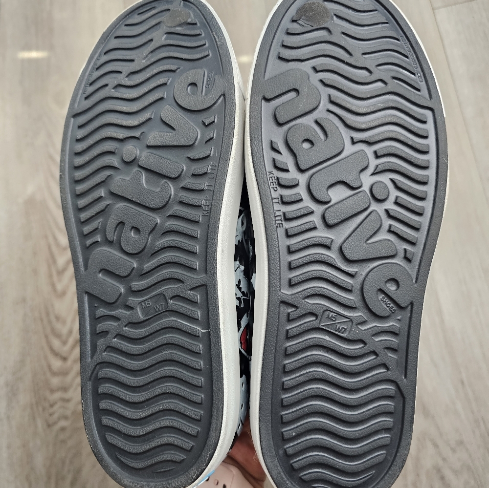 Native Mickey Mouse Shoe - Picture 2 of 3